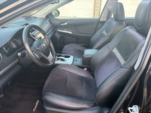 Used 2012 Toyota Camry SE w/ Leather Pkg FWD image 15