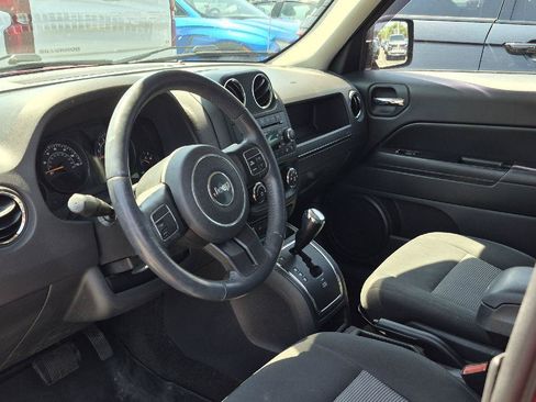 Used 2016 Jeep Patriot Latitude AWD/4WD image 8