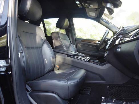 Used 2019 Mercedes-Benz GLE 400 4MATIC image 16