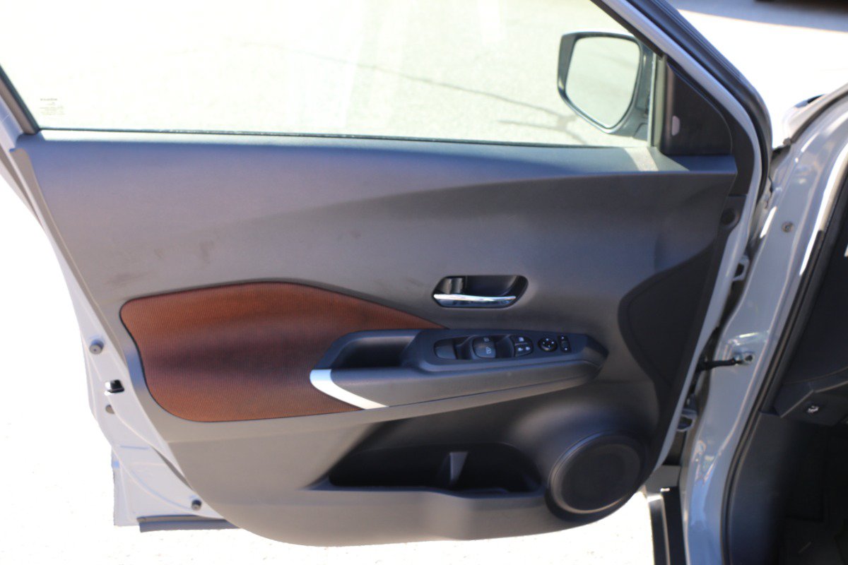 Used 2022 Nissan Kicks SR w/ Interior Electronics Package FWD image 16