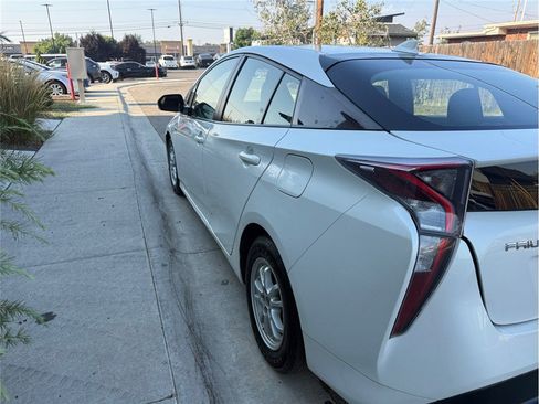 Used 2017 Toyota Prius Two FWD image 39