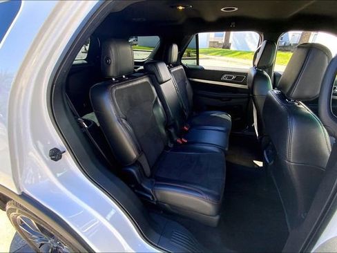 Used 2018 Ford Explorer XLT w/ Equipment Group 202A FWD image 26