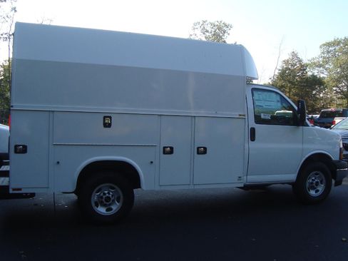 New 2025 GMC Savana 3500 w/ Power Convenience Package image 4