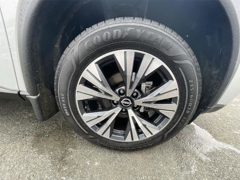 Used 2022 Nissan Rogue SV image 10