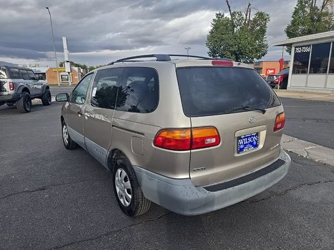 Used 2000 Toyota Sienna LE FWD image 7