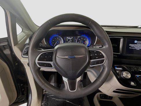 Used 2018 Chrysler Pacifica Touring Plus w/ Tire & Wheel Group image 13