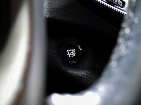 Used 2021 Jeep Cherokee Latitude Plus image 25