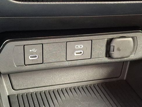 Used 2024 Toyota Prius Prime SE image 25