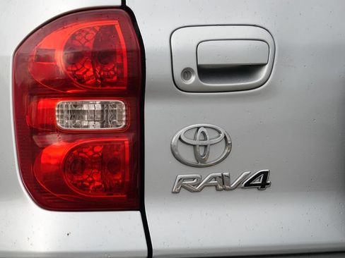 Used 2005 Toyota RAV4 4WD image 45