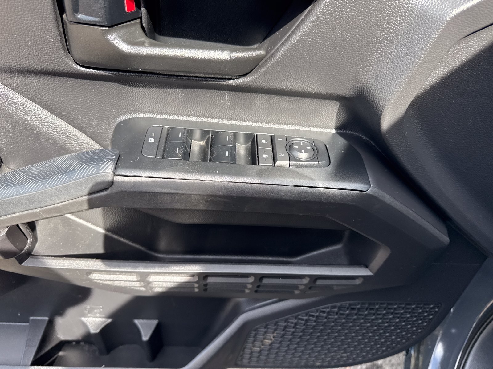 Used 2024 Toyota Tacoma SR5 AWD/4WD image 11