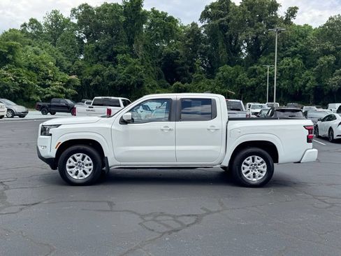 Used 2022 Nissan Frontier SV AWD/4WD image 3