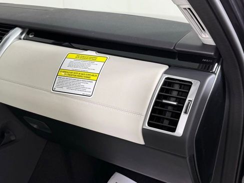 Certified 2025 Land Rover Discovery S image 32