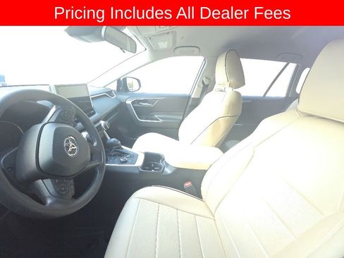Used 2025 Toyota RAV4 XLE AWD/4WD image 14