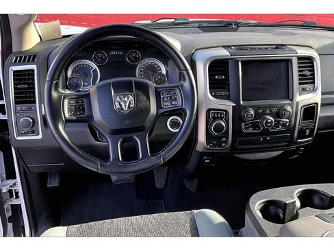 Used 2019 RAM 1500 Classic SLT w/ Luxury Group image 6