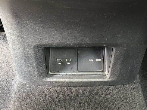 Used 2025 Volkswagen Atlas SE FWD image 19