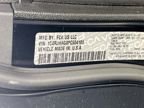 Used 2023 Jeep Grand Cherokee Laredo image 28