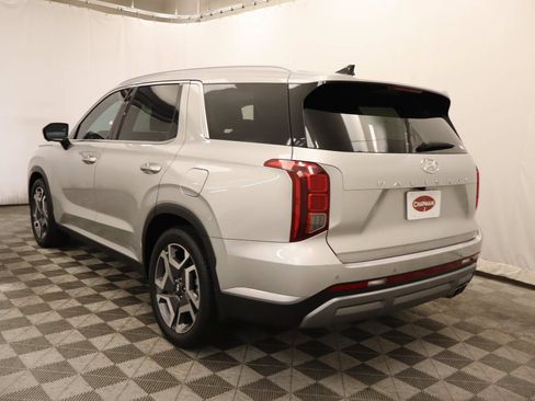 Used 2024 Hyundai Palisade SEL w/ Premium Package FWD image 3
