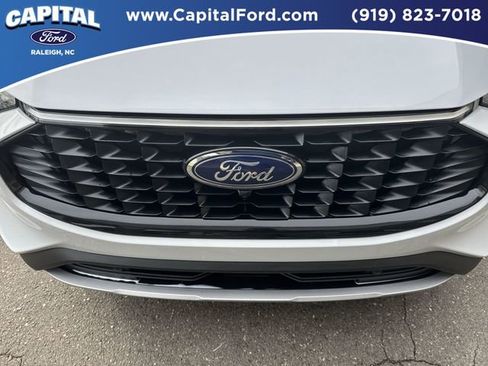 Certified 2025 Ford Escape SE w/ PHEV Premium Package image 10