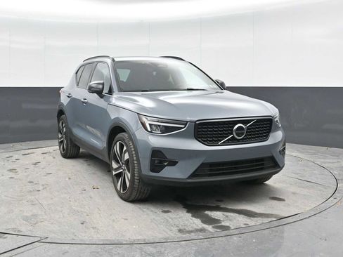 Used 2023 Volvo XC40 B5 Plus w/ Driver Assist Package AWD/4WD image 6