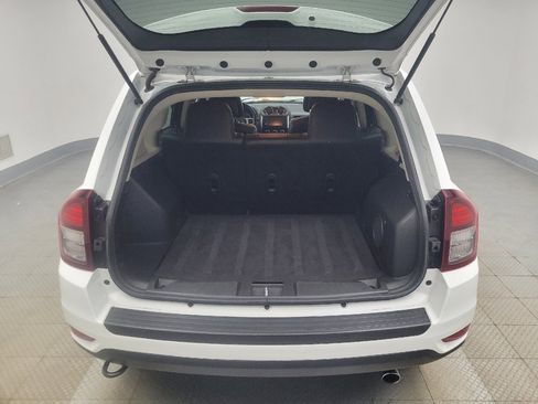 Used 2017 Jeep Compass Latitude w/ Sun/Sound Group AWD/4WD image 29