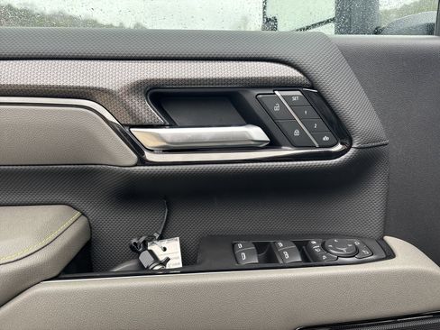 New 2026 Chevrolet Silverado 2500 ZR2 image 16