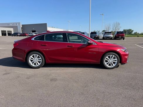 Used 2017 Chevrolet Malibu LT FWD image 4