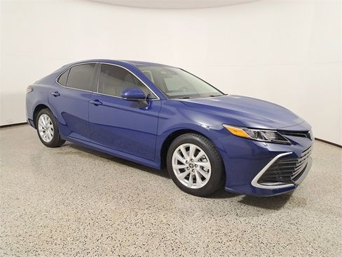 Used 2024 Toyota Camry LE image 4