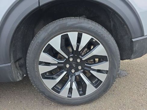 Certified 2025 Ford Explorer Platinum w/ LUX Leather Package AWD/4WD image 13