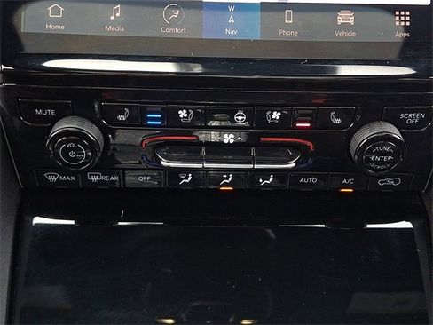 Used 2024 Jeep Grand Cherokee L Limited w/ Luxury Tech Group II image 16