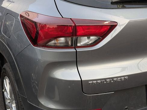 Used 2021 Chevrolet TrailBlazer LS image 29