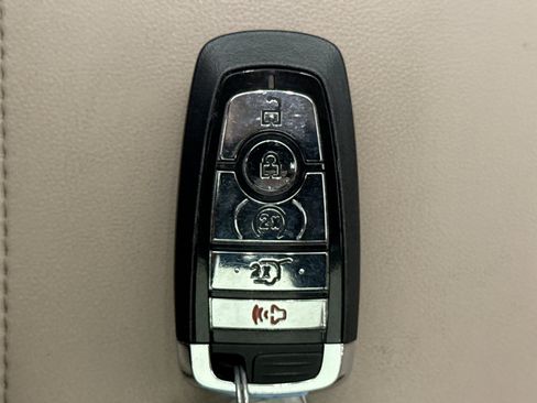 Used 2022 Lincoln Corsair AWD w/ Premium Package image 24