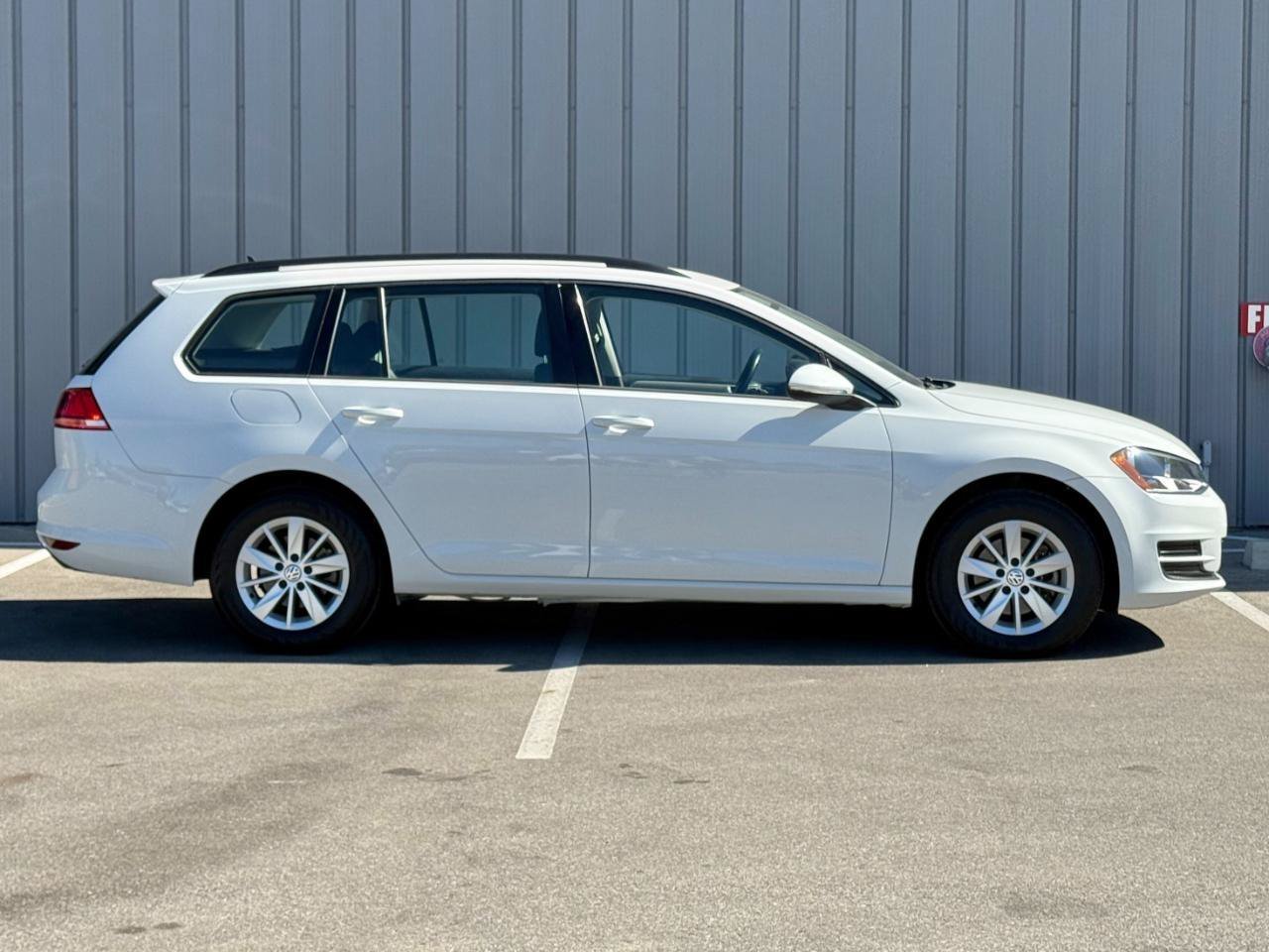 Used 2016 Volkswagen Golf S FWD image 4