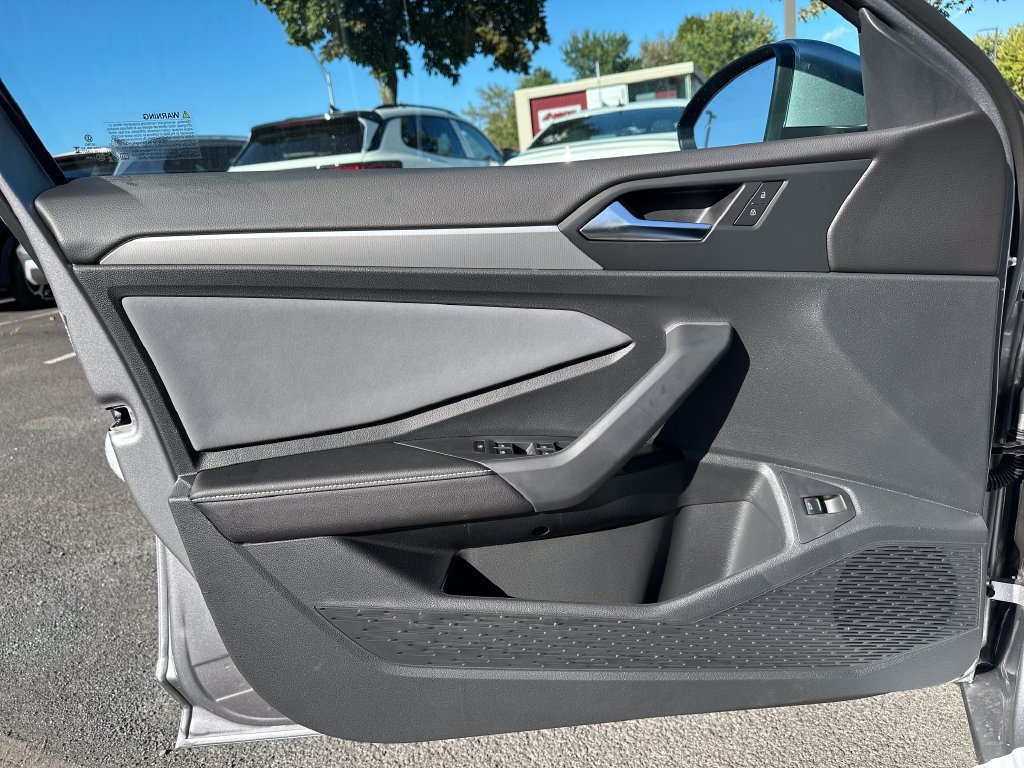 New 2027 Volkswagen Jetta SE FWD image 10