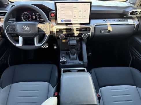 Used 2025 Toyota Tacoma TRD Sport w/ TRD Sport Upgrade Package image 16