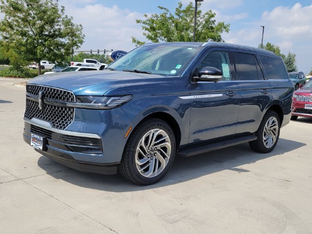 New 2027 Lincoln Navigator Premiere AWD/4WD image 4