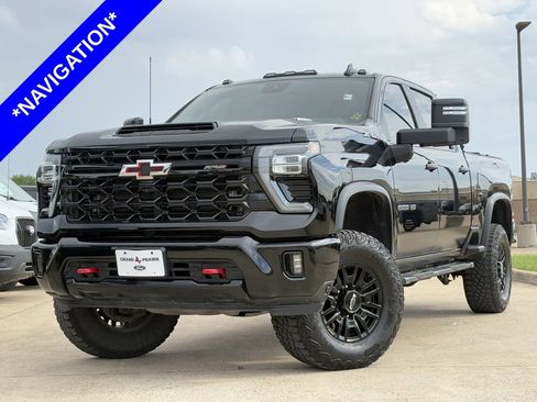 Used 2024 Chevrolet Silverado 2500 ZR2 w/ Technology Package AWD/4WD image 2