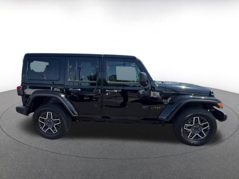 Used 2025 Jeep Wrangler Unlimited Sahara AWD/4WD image 14