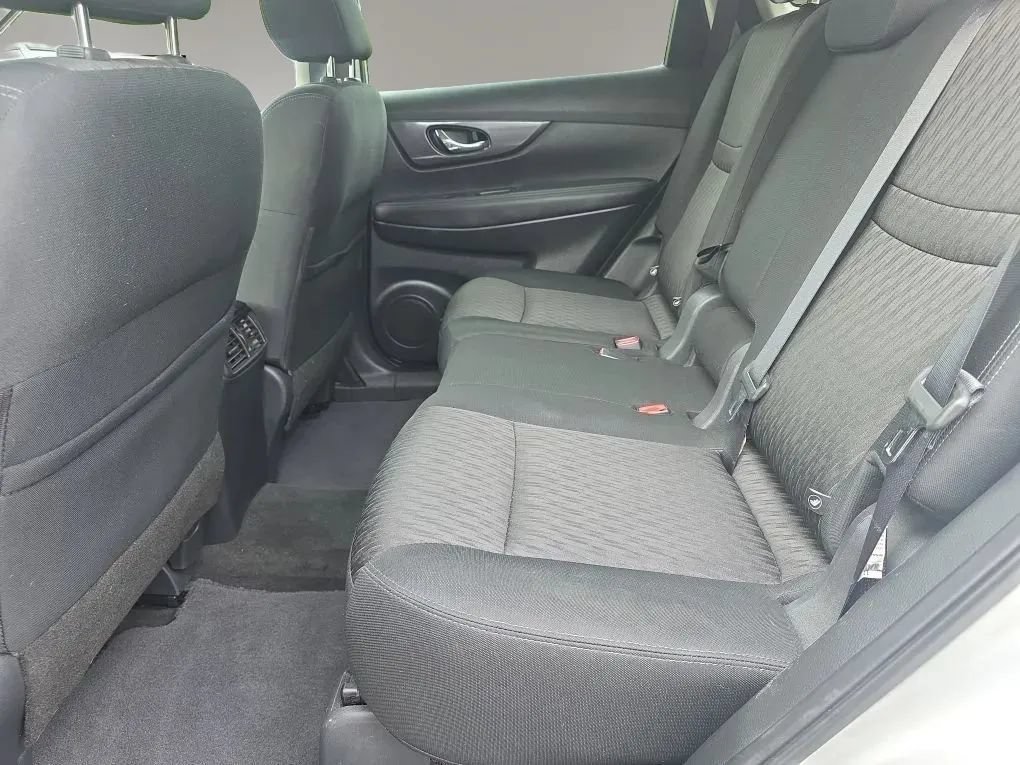 Used 2017 Nissan Rogue SV w/ SV Premium Package AWD/4WD image 10