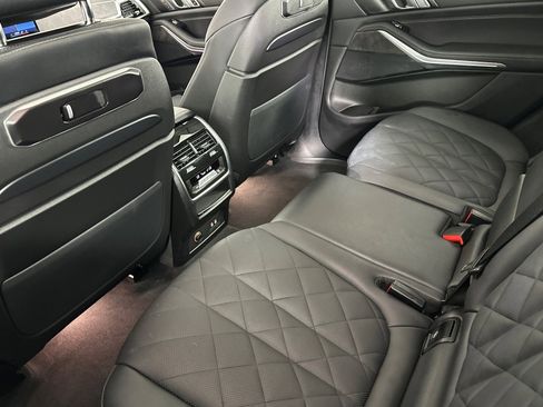 Used 2025 BMW X7 xDrive40i w/ Parking Assistance Package image 11