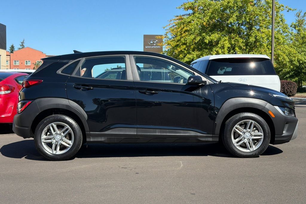 Used 2023 Hyundai Kona SE w/ Cargo Package AWD/4WD image 3