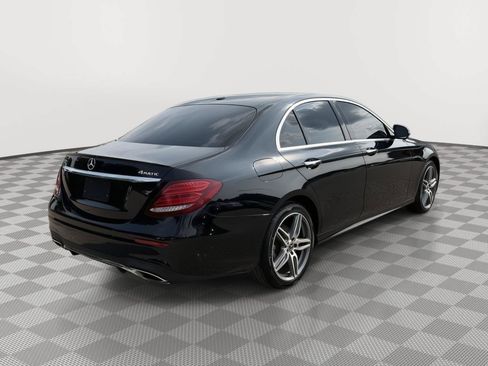 Used 2017 Mercedes-Benz E 300 4MATIC image 9
