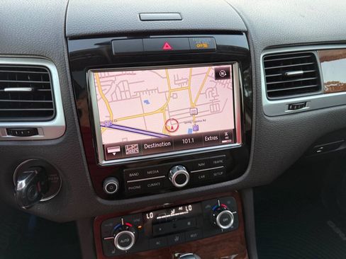 Used 2013 Volkswagen Touareg TDI AWD/4WD image 39
