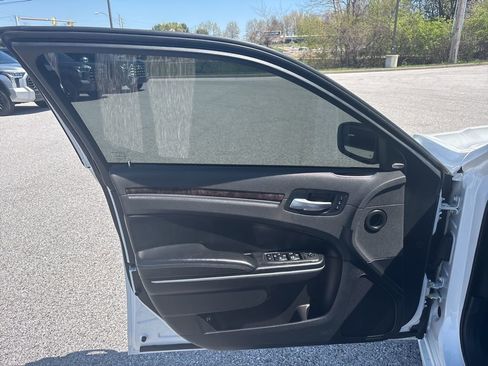 Used 2022 Chrysler 300 Touring L w/ Popular Equipment Group RWD image 8