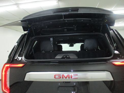 Certified 2024 GMC Yukon Denali w/ Advanced Technology Package AWD/4WD image 9