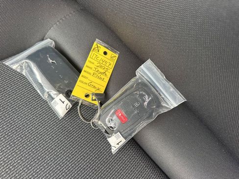 Used 2025 Toyota Prius LE image 31