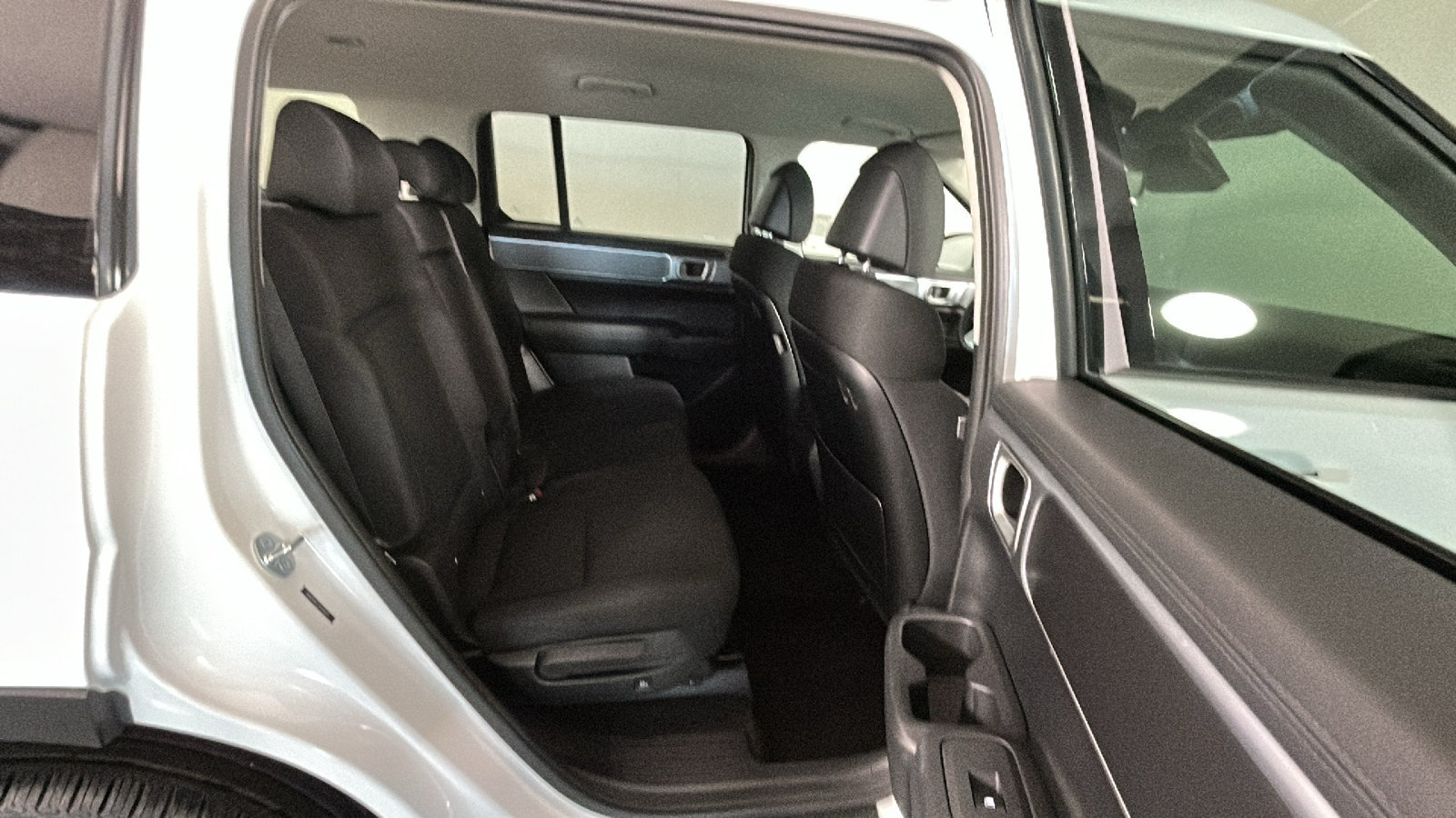 Used 2025 Hyundai Santa Fe SE FWD image 36