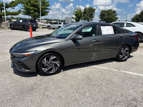 Used 2024 Hyundai Elantra Limited FWD image 15