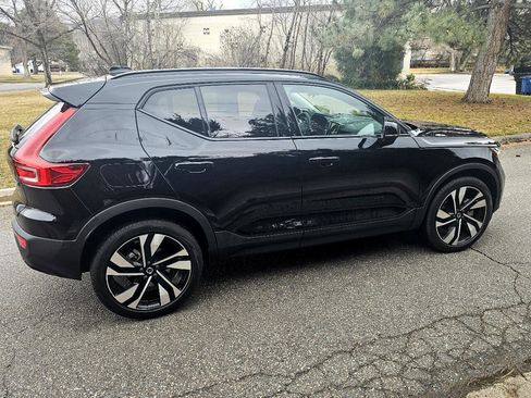 Used 2023 Volvo XC40 B5 Ultimate w/ Climate Package image 7