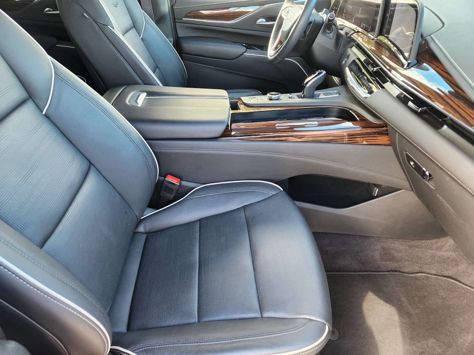 Certified 2023 Cadillac Escalade Premium Luxury w/ Performance Package AWD/4WD image 12