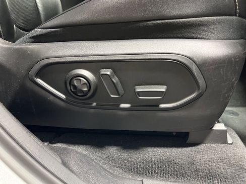 Used 2024 Jeep Grand Cherokee L Limited w/ Luxury Tech Group II image 12